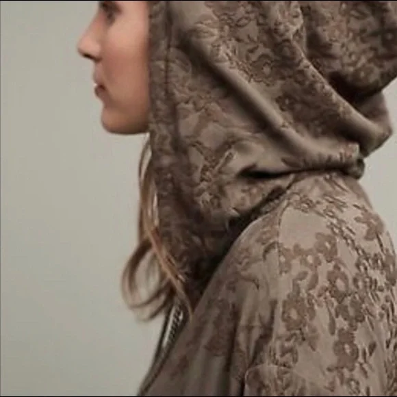 Antropologie Saturday Sunday Tonal Embroidered
Floral Green Dolan Sleeve Jacket - Picture 4 of 12